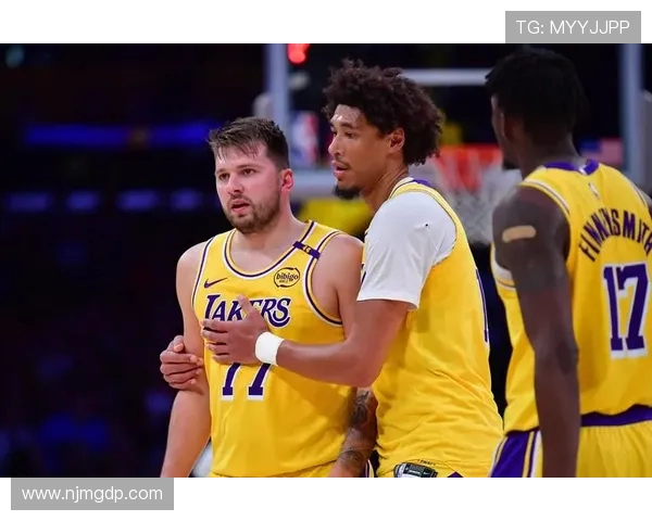 2015年火箭队对阵湖人队全场赛事解析